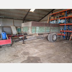 Kraftig landbrugsvogn med tip og lys - Skal vk