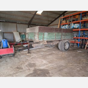 Kraftig landbrugsvogn med tip og lys - Skal vk