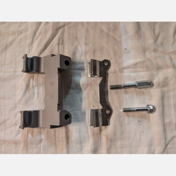 Montages�t for diesel tank p� Koop /Chanchai en cylinderet dieselmotor